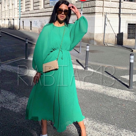 Zara Dresses & Skirts - ZARA PLEATED DRESS
